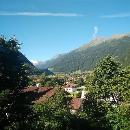 Hotel Rogen Neustift im Stubaital